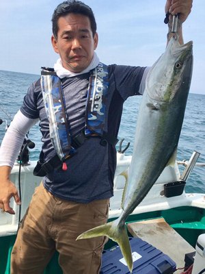 ９１cm ブリとヨッシー先輩 ＠勇栄丸